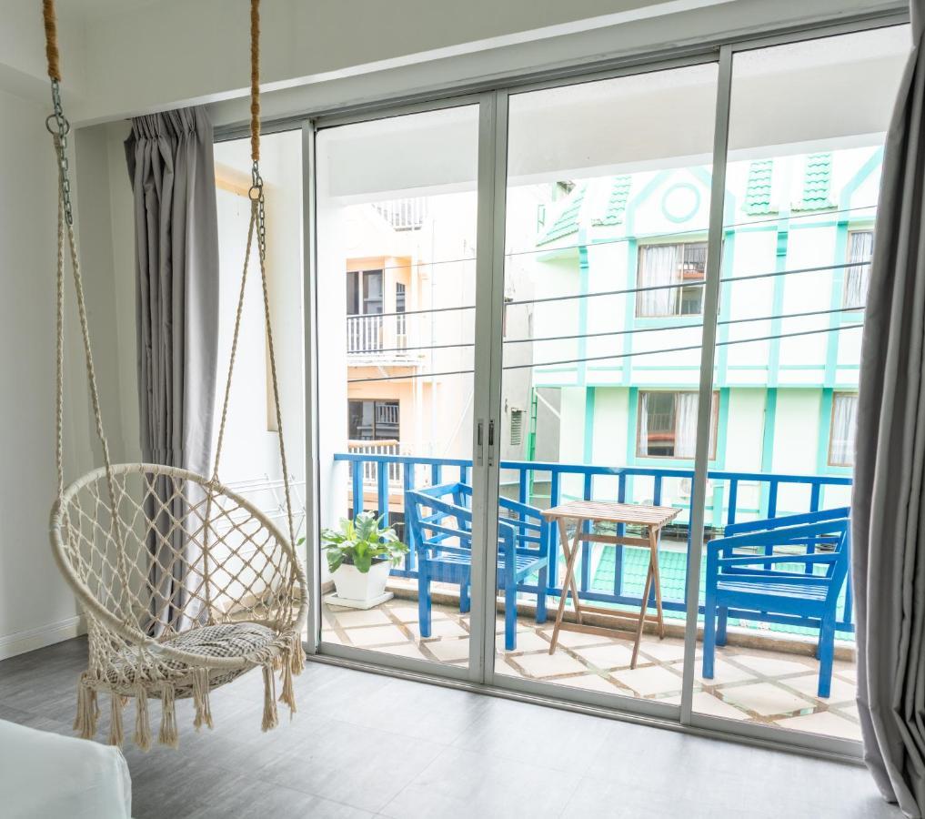 Meow Cafe & Hotel Patong Exterior photo